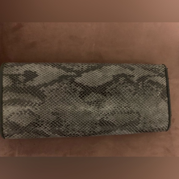 Snake print heels size 6 with matching clutch - Picture 9 of 13